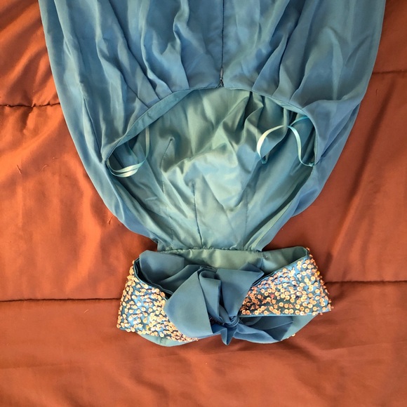 Prom gown - Picture 2 of 2